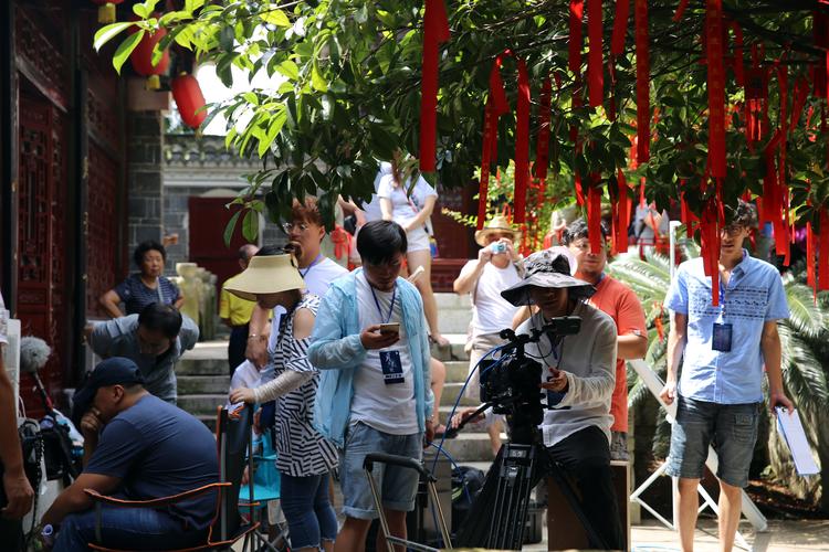 女性分泌物发黄有血丝的相关介绍