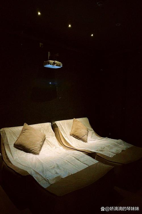 午夜展览影院 | 深夜沉浸式观影、小众艺术电影推荐、通宵场次订票指南
