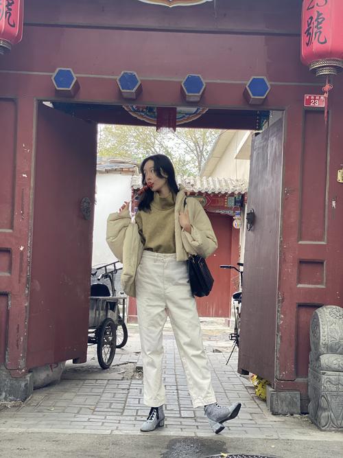 扒开美女狂揉巨乳的相关介绍