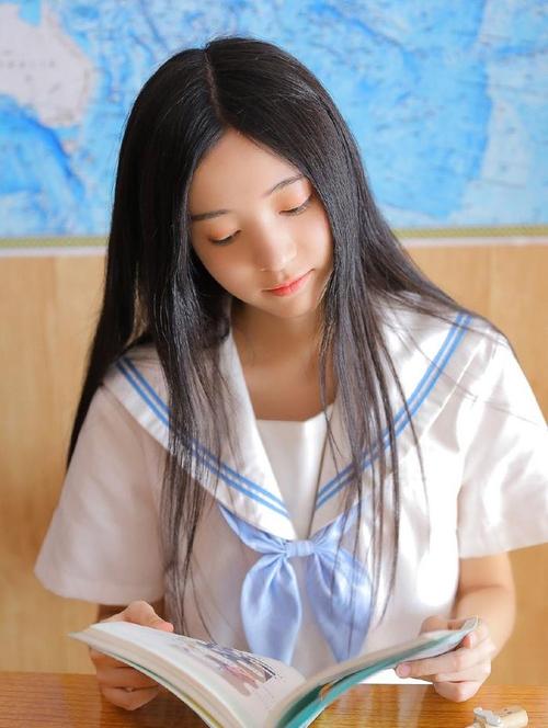 操 白丝美女的相关介绍