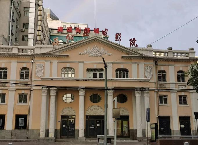 大学生恋爱关系处理技巧：如何平衡学业与校园情侣亲密行为（长尾关键词：大学生情感管理、校园情侣相处方式、恋爱与学业平衡）