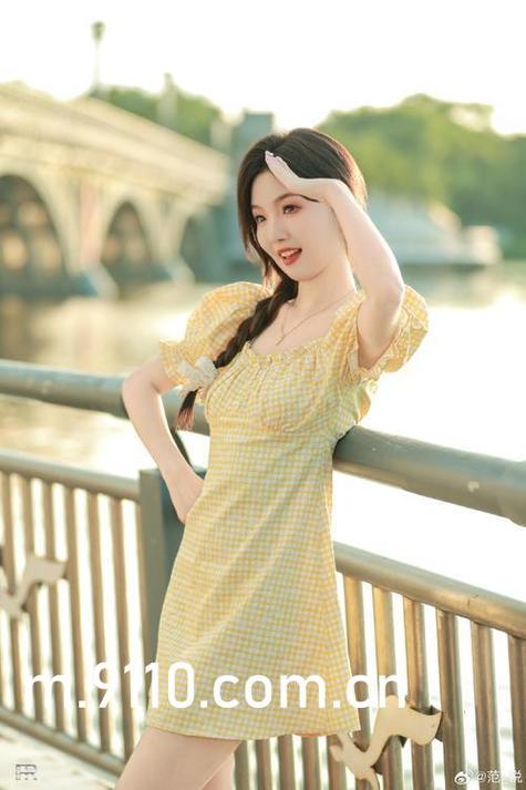 一边脱一边舔一边摸的相关介绍