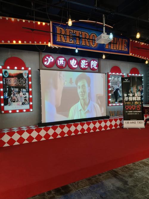 右手影院：沉浸式观影体验指南，打造家庭影院新标杆（长尾关键词：私人影院设备推荐、4K投影仪选购技巧、家庭影院装修方案）
